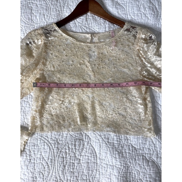 90’s VINTAGE Cropped Lace Top 🦪 - Picture 7 of 9